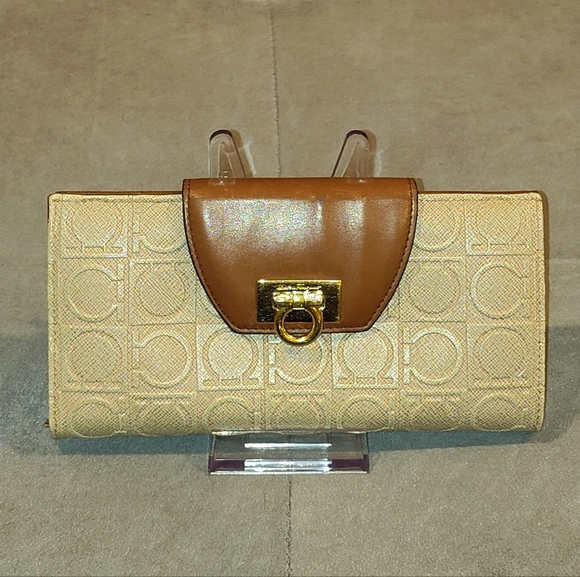 SALVATORE FERRAGAMO BEIGE & BROWN LEATHER GANCINI EMBOSSED SATCHEL & WALLET SET - Picture 5 of 16